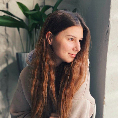 Adelina Karpenkova照片
